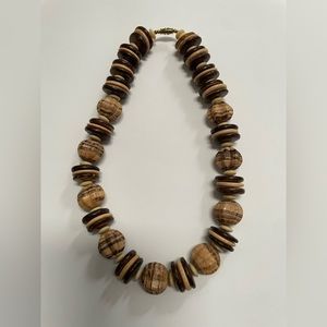 Vintage Carved Wood Chunky Necklace
Brown Polished Beads.